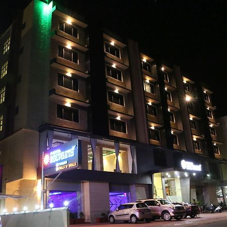 Hotel Reevanta Daman Exteriér fotografie