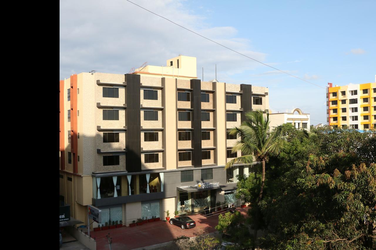Hotel Reevanta Daman Exteriér fotografie