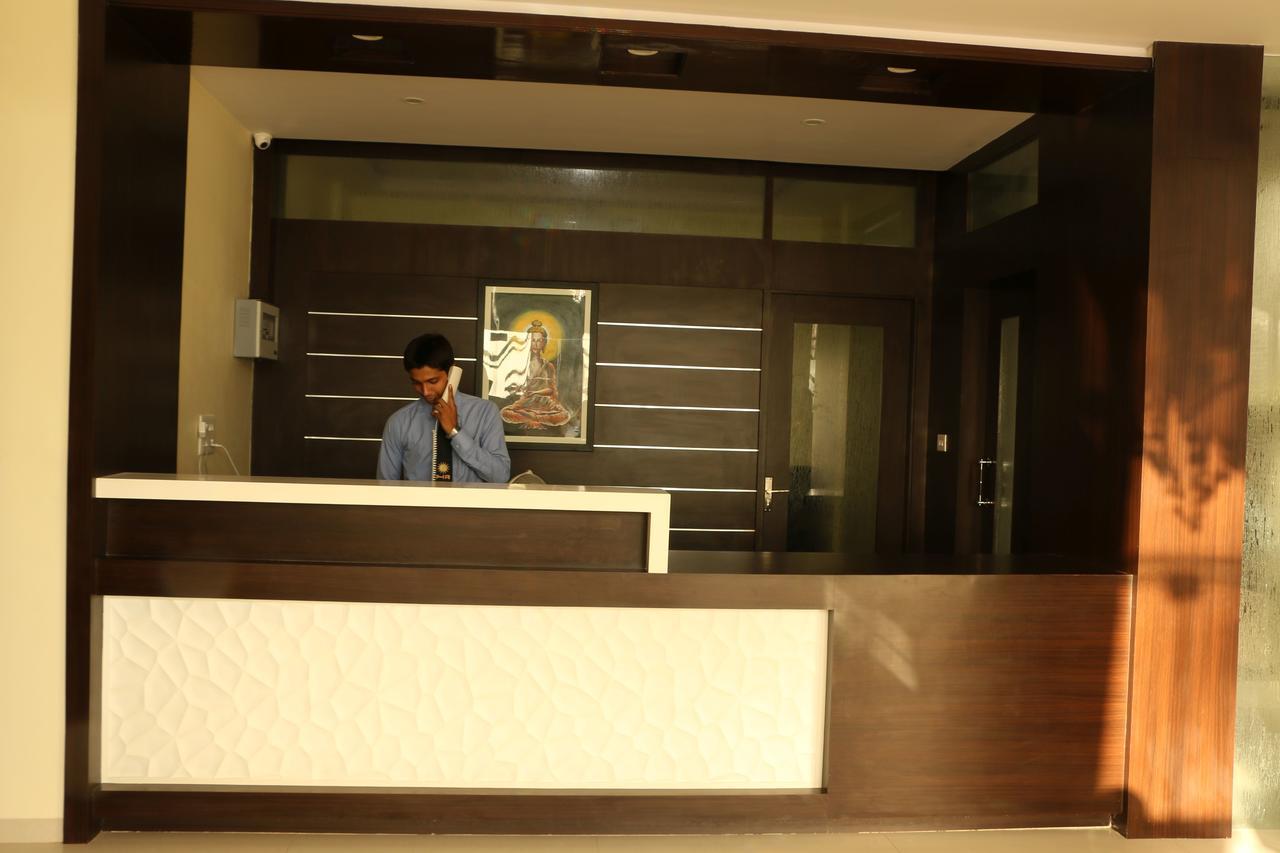 Hotel Reevanta Daman Exteriér fotografie